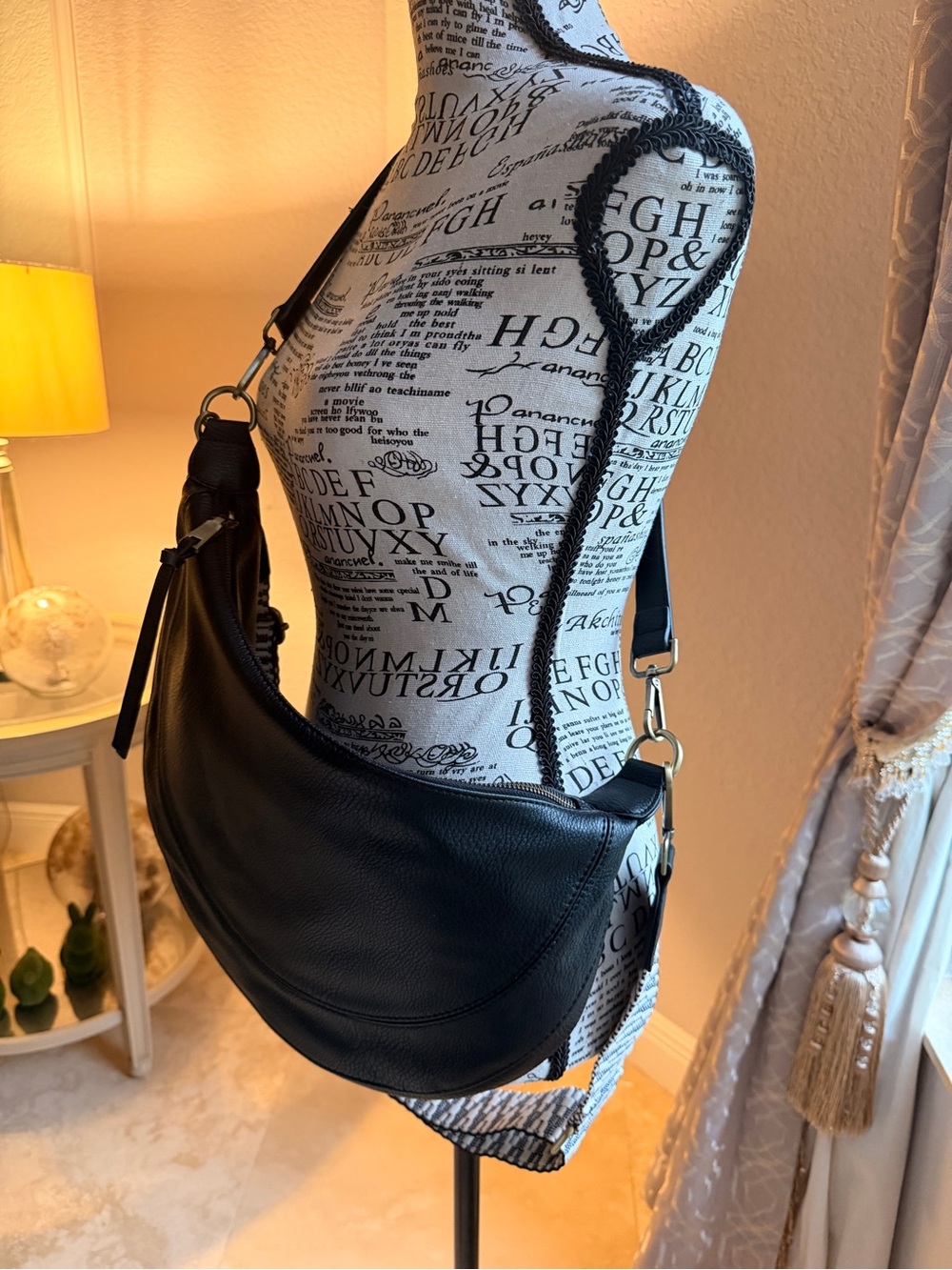 NWOT | Urban Originals Luna Slouchy Crossbody Bag - Black Vegan Leather - Picture 9 of 11